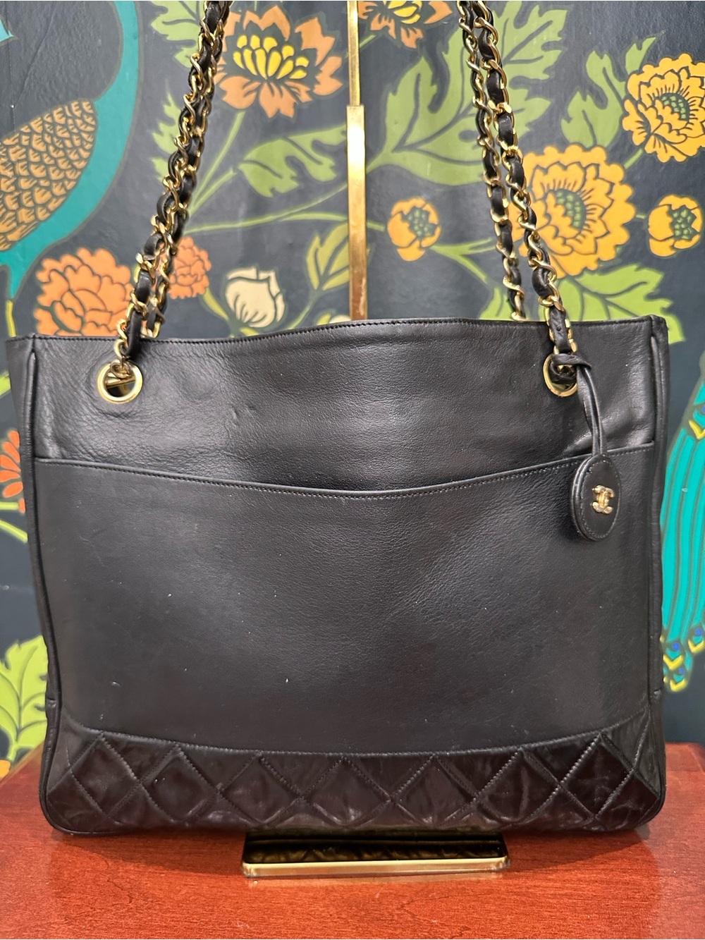 Vintage Chanel Black Lambskin Chain Tote Bag CC Medallion Quilted Trim | Italy - Picture 4 of 15